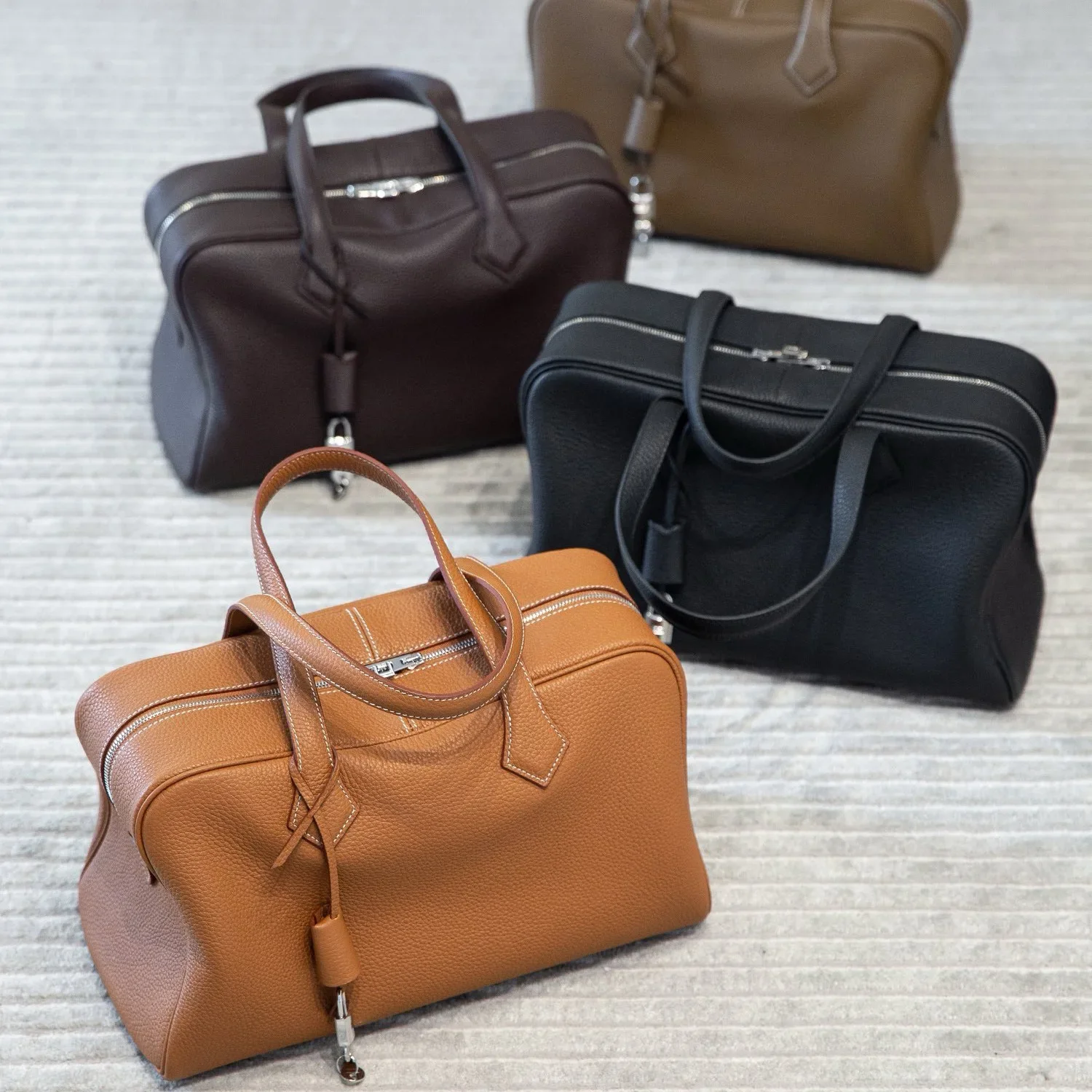 2024 New Victoria Large Capacity Boston Commuter Handbag Top Layer Cowhide Single Shoulder Bag Soft Chinese Origin Handbag